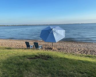 Beach Front Cabin Get Away - Watertown - Strand