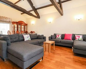 Hudson - Lancaster - Living room
