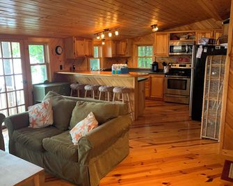 Lake Front Cabin on the Upper Range Pond - Poland - Cocina