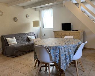 Maison De Pecheur Avec Wifi A 450m De La Plage A Tregastel - Ref 184 - Tregastel - Eetruimte