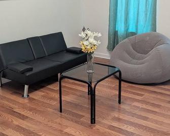 Charming apartment in Queens with WiFi and AC near to airport, train & shopping - Queens