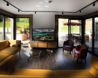 Les Tresoms Lake and Spa Resort - Annecy - Living room