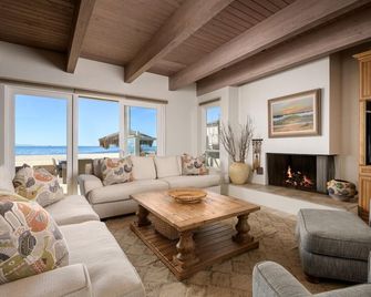 Beachfront Bliss in Beautiful Carpinteria - Carpinteria - Huiskamer