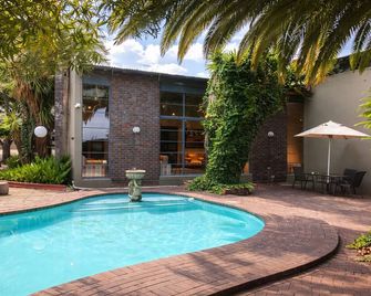 African Moon Corporate House - Kempton Park - Piscina