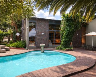 African Moon Corporate House - Kempton Park - Pool