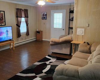 Family-Friendly Lodging - 3 Bedrooms - Franklin - Wohnzimmer