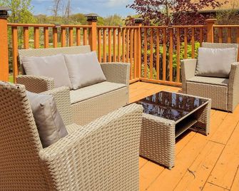 Beautiful Waterfront Cottage with Pool & HomeTheater - Georgina - Balcony