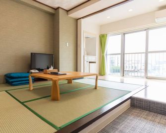 Kishu Railway Katase Enoshima Hotel - Fujisawa - Living room