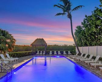Isla Key Lime - Waterfront Boutique Resort, Htd Pool, Dock, Walkable - Islamorada - Piscine