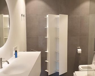 Penthouse Windkracht 10 aan het strand van Cadzand - Cadzand - Badkamer