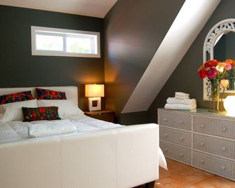 Abbott Street Carriage House - Kelowna - Bedroom