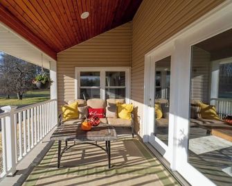 Romantic gateway house on the private lake - Mercer - Balcony