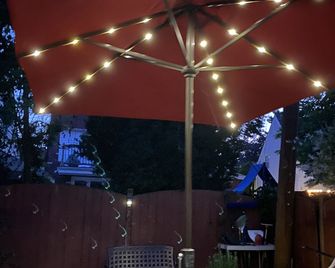 The hide out, free loaner car with +nights booking - Hempstead - Patio