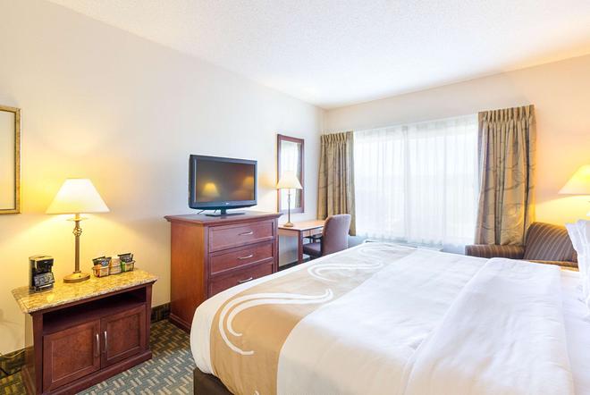 Quality Inn 104 1 2 8 Fairmont Hotel Deals Reviews Kayak