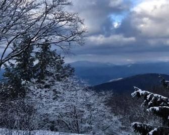 Wake Up In The Clouds - Beech Mountain - Outdoors view
