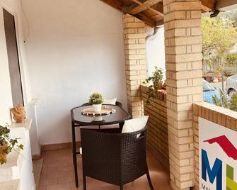 Cozy Family House in a Quiet Area with Breathtaking Views - Penne - Balcony