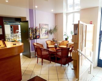 Logis Hotel de Paris - Saint-Avold - Accueil