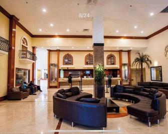 Summer Sale Waterfront Resort On The Beach To Relax! Cozy Great Remodeled Apart - Sunny Isles Beach - Lobby