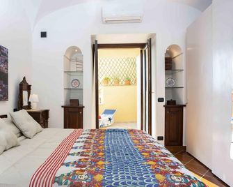 Namily house - Positano - Soverom