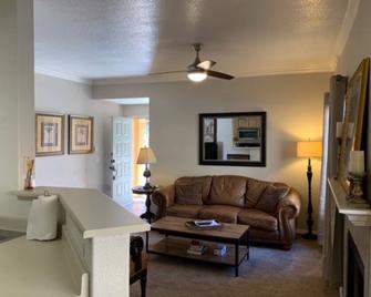 Luxury Condo in the Catalina Foothills - Catalina Foothills - Living room
