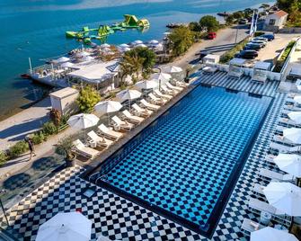布朗海灘別墅設計酒店 - 特羅吉爾 - 特羅吉爾 - 游泳池