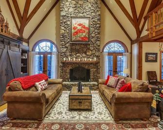 Luxe Private Getaway in the Heart of Wintergreen! - Nellysford - Sala de estar