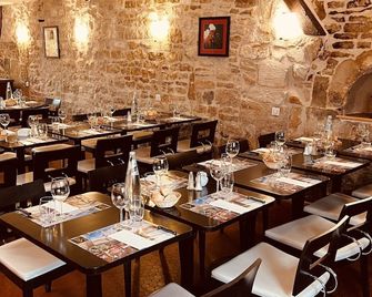 Hostellerie Au rendez-vous des amis - Chamarandes-Choignes - Ресторан