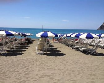 Tigullio Camping & Resort - Sestri Levante - Beach