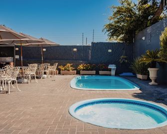 Hotel e Pousada Caroline - Foz do Iguaçu - Pool