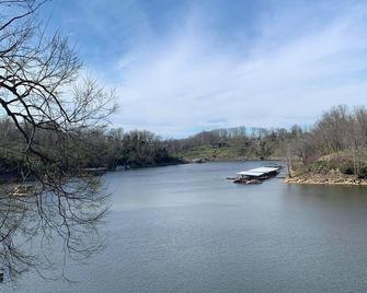 Two Bedroom Waterfront Cabin on Herrington Lake - Harrodsburg - Outdoors view