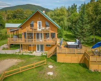 Spa Pool table Mountain view - Martine-54 - L'Isle-aux-Coudres - Bâtiment