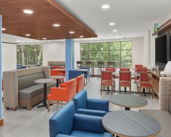 Holiday Inn Express & Suites Hardeeville-Hilton Head By IHG - Hardeeville - Oleskelutila