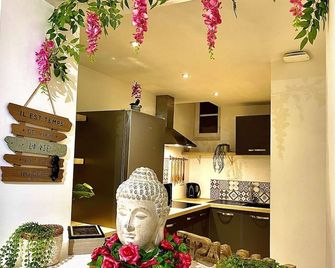 Le Namastéfibre Wifihyper Centre - Salon-de-Provence - Kitchen