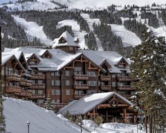 Expansive 4 Bedroom Ski In, Ski Out One Ski Hill Residence Located At The Base Of Peak 8 With Beautiful Views - Breckenridge - Building