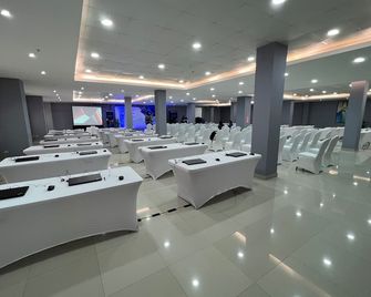 Hotel City Plaza & Suites - David - Salão de banquetes