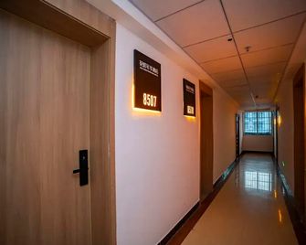 Huayangnianhua Hotel - Mianyang - Pasillo