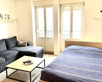 Furnished studio in the center of verdun - balcony - Verdun - Schlafzimmer
