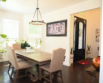 Spacious 5-bedroom house in marvelous Mansfield with AC - Mansfield - Їдальня