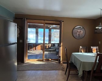 The Yellow Farm - Spring Green - Comedor
