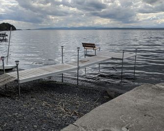 Beautifully Restored Farmhouse On Lake Champlain - Grand Isle - Beach