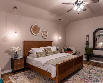 Adjoining Suites|Country Deluxe Suite&Luxe Studio - Rockdale - Slaapkamer