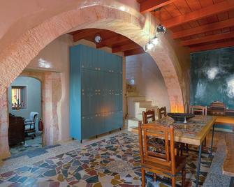 Youth Of Dope Supreme Hostel - Gerolakkos - Dining room