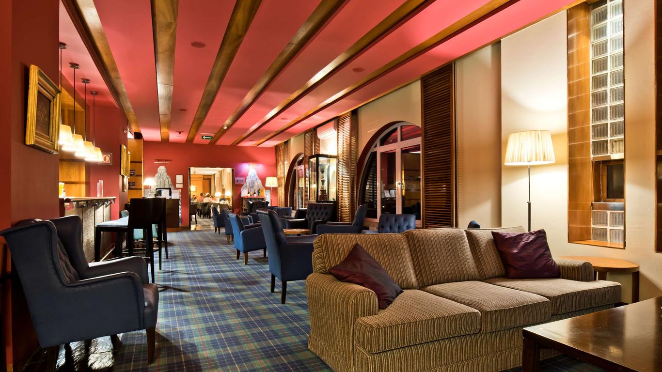 جولدن تيوليب كارامولو هوتل آند سبا