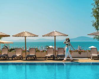 Festa Pomorie Resort - Pomorie - Pool