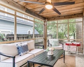 Walk to ISU and Stadium with Fire Pit, Fenced Yard - Ames - Huiskamer