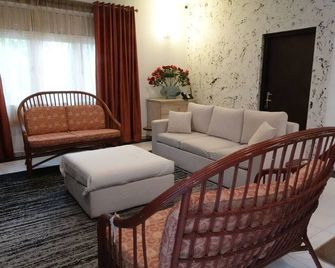 Palm Grove - Colombo - Wohnzimmer