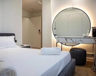 Hotel Adore - Vlorë - Bedroom