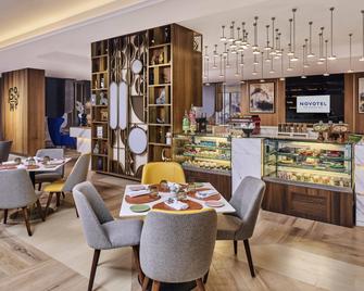 Novotel Mumbai International Airport - Bombay - Restaurang