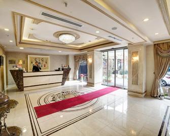 Halifaks Hotel - Istanbul - Front desk