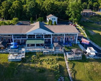 Riverboat Inn and Suites - Madison